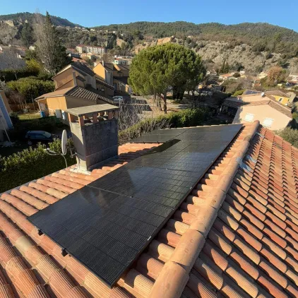 8kwc-panneaux-solaires-photovoltaiques-alpes-chauffage-confort-a2c-enr-chauffage-photovoltaique-digne-les-bains-gap-roquefort-les-pins-04-05-06