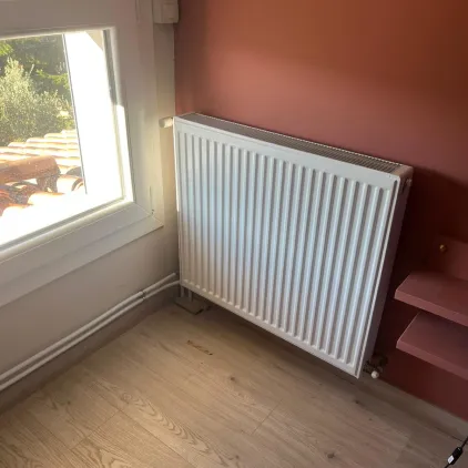 radiateur3-pac-alpes-chauffage-confort-a2c-enr-chauffage-photovoltaique-digne-les-bains-gap-roquefort-les-pins-04-05-06