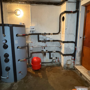 chauffe-eau-solaire-unité-intérieure-alpes-chauffage-confort-a2c-enr-chauffage-photovoltaique-digne-les-bains-gap-roquefort-les-pins-04-05-06