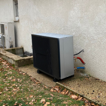 unité-exterieure-pac-daikin-altherma-alpes-chauffage-confort-a2c-enr-chauffage-photovoltaique-digne-les-bains-gap-roquefort-les-pins-04-05-06